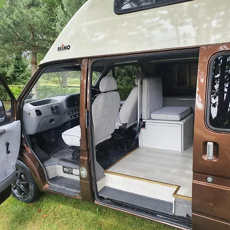 Retro Camper Hire Discover Ireland * דבלין