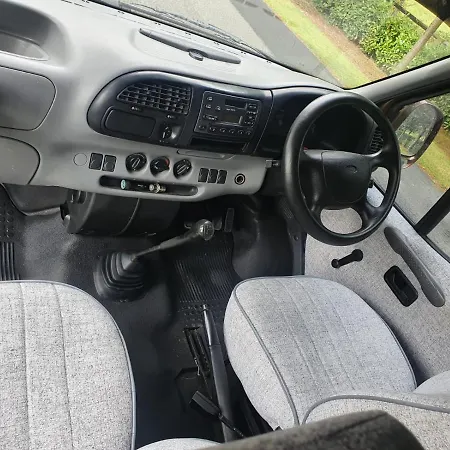 Retro Camper Hire Discover Ireland אתר קמפינג *