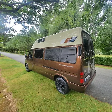 Retro Camper Hire Discover Ireland אתר קמפינג