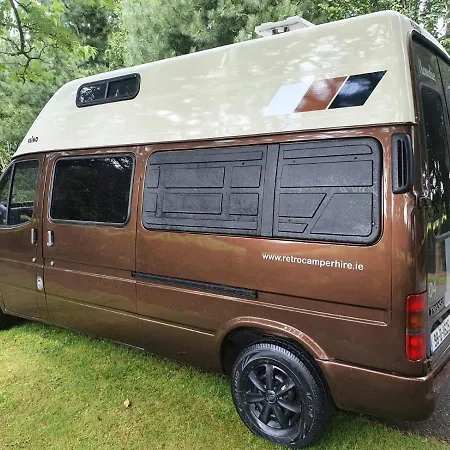 Retro Camper Hire Discover Ireland אתר קמפינג *