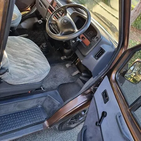 Retro Camper Hire Discover Ireland אתר קמפינג