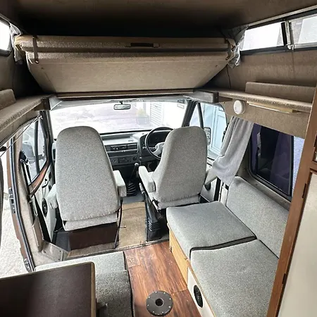 אתר קמפינג Retro Camper Hire Discover Ireland דבלין