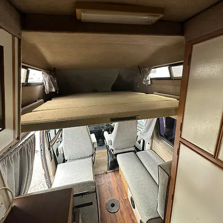 Retro Camper Hire Discover Ireland אתר קמפינג דבלין