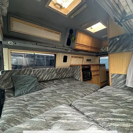 אתר קמפינג Retro Camper Hire Discover Ireland *