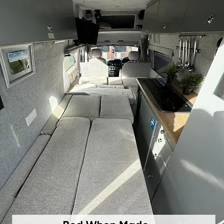 אתר קמפינג Retro Camper Hire Discover Ireland