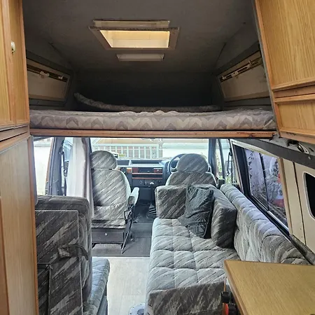 Retro Camper Hire Discover Ireland אתר קמפינג *