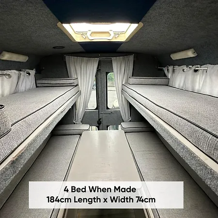 אתר קמפינג Retro Camper Hire Discover Ireland דבלין