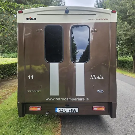 Retro Camper Hire Discover Ireland אתר קמפינג *