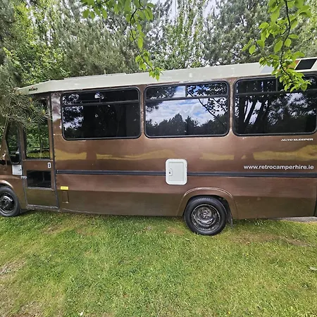 Retro Camper Hire Discover Ireland אתר קמפינג