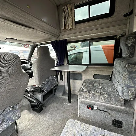 אתר קמפינג Retro Camper Hire Discover Ireland