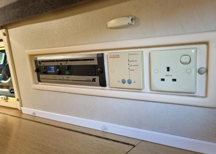 Retro Camper Hire Discover Ireland אתר קמפינג
