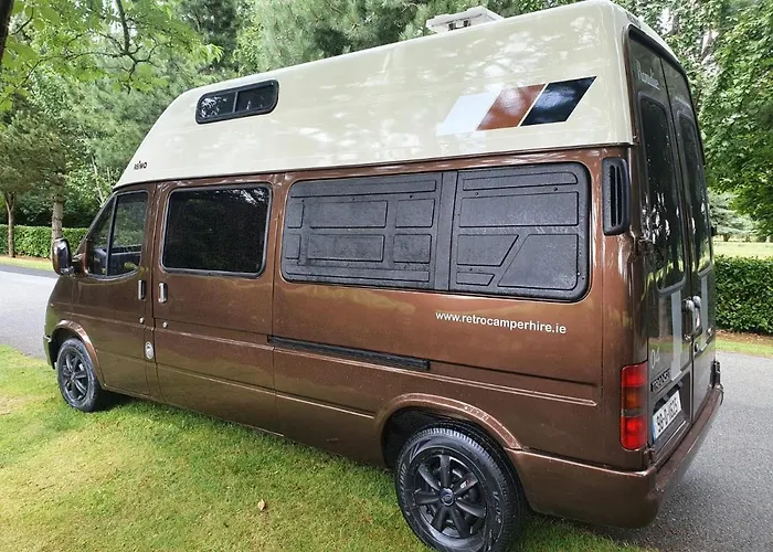 Retro Camper Hire Discover Ireland אתר קמפינג *