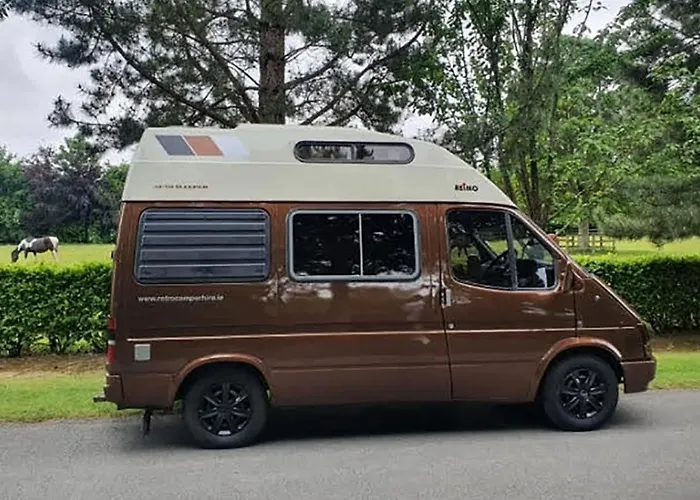 אתר קמפינג Retro Camper Hire Discover Ireland דבלין