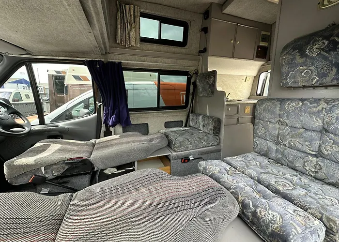 אתר קמפינג Retro Camper Hire Discover Ireland