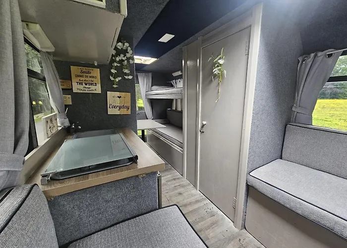 אתר קמפינג Retro Camper Hire Discover Ireland דבלין
